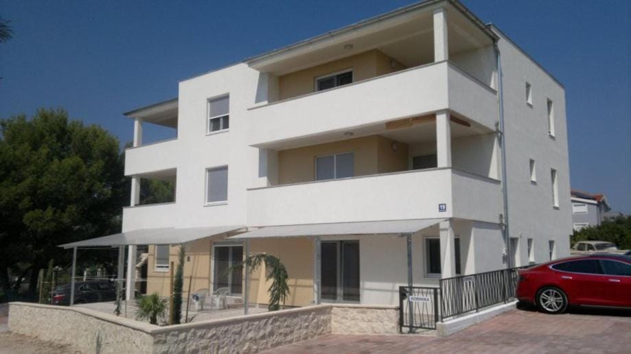 Neighbourhood, On site