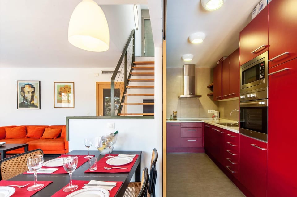 Coffee/tea facilities, Kitchen or kitchenette, Living room, Dining area