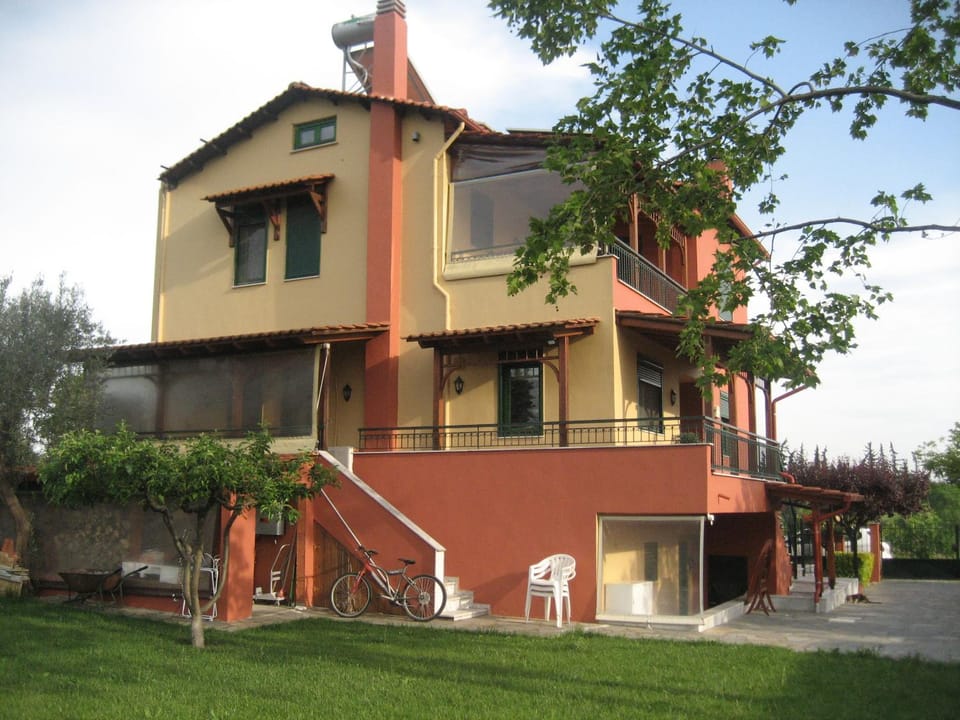 Property building, Spring, BBQ facilities, Garden, Floor plan, On site