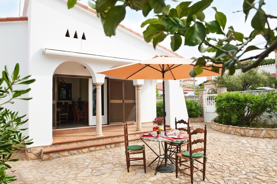 Patio, Facade/entrance, Off site, Garden