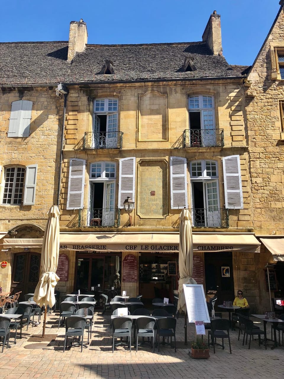 Restaurant/places to eat, Facade/entrance