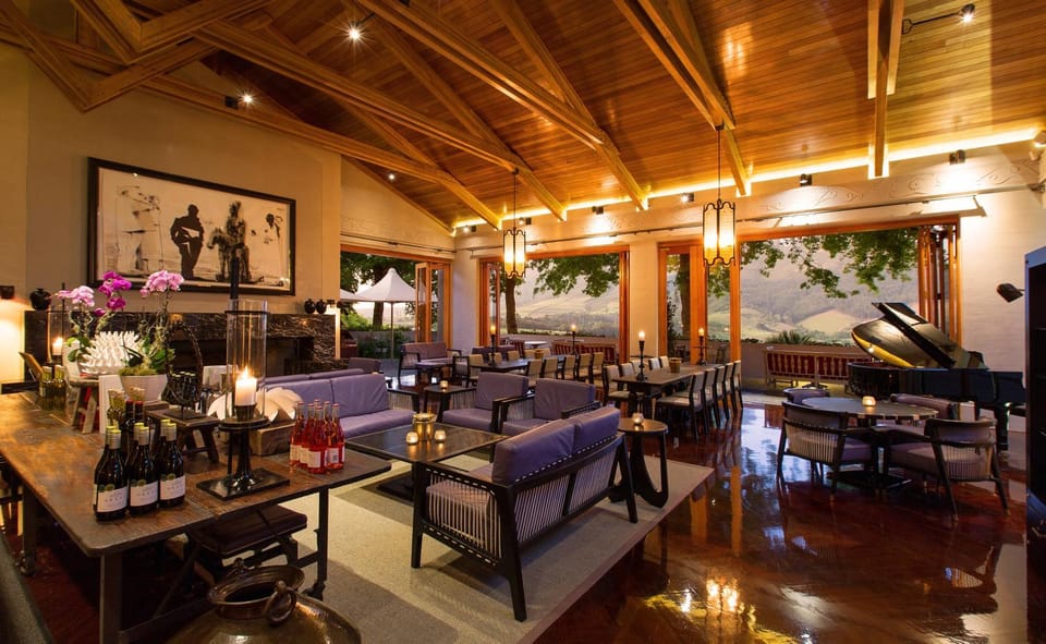Night, Lounge or bar, Alcoholic drinks