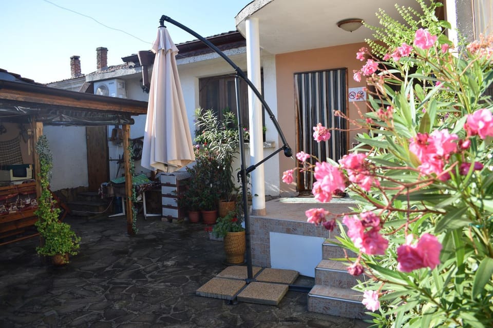 Property building, Patio, Summer, On site