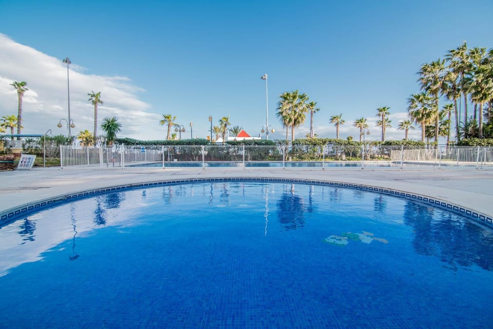Swimming pool, Swimming pool
