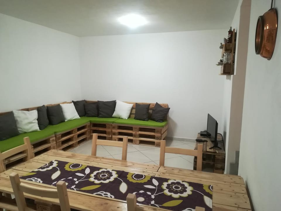 Living room, Photo of the whole room, Decorative detail
