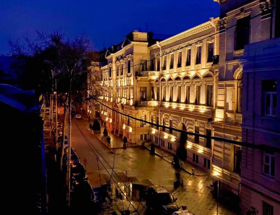 Central Location King Size Bed Apartment in Tbilisi, Georgia