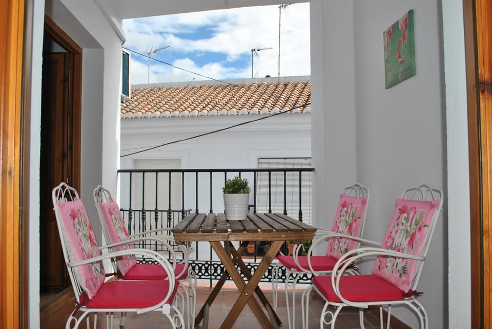 Balcony/Terrace, Street view