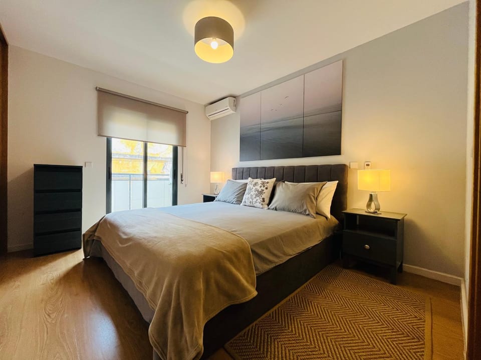 Bed, Bedroom, air conditioner