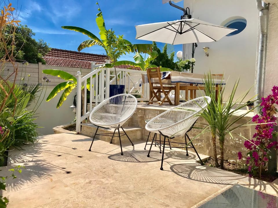 Patio, BBQ facilities, Garden, Dining area, Family