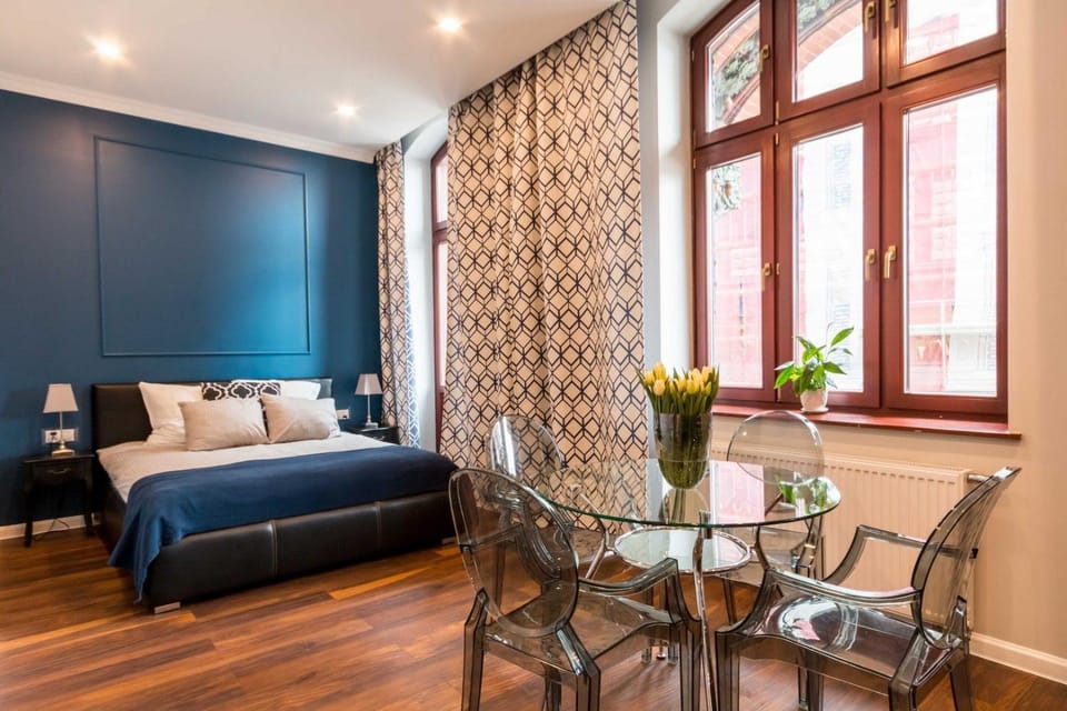 Living room, Seating area, Dining area, Bedroom