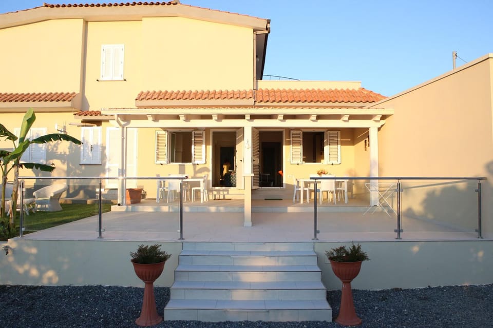 Property building, Facade/entrance, Bird's eye view, Balcony/Terrace, Sea view