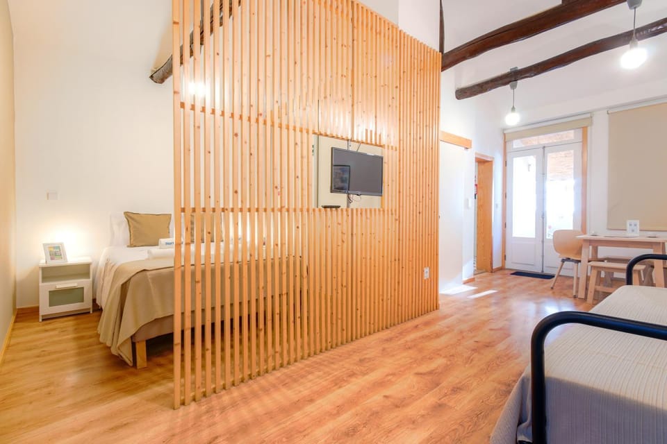 Bed, TV and multimedia, Living room