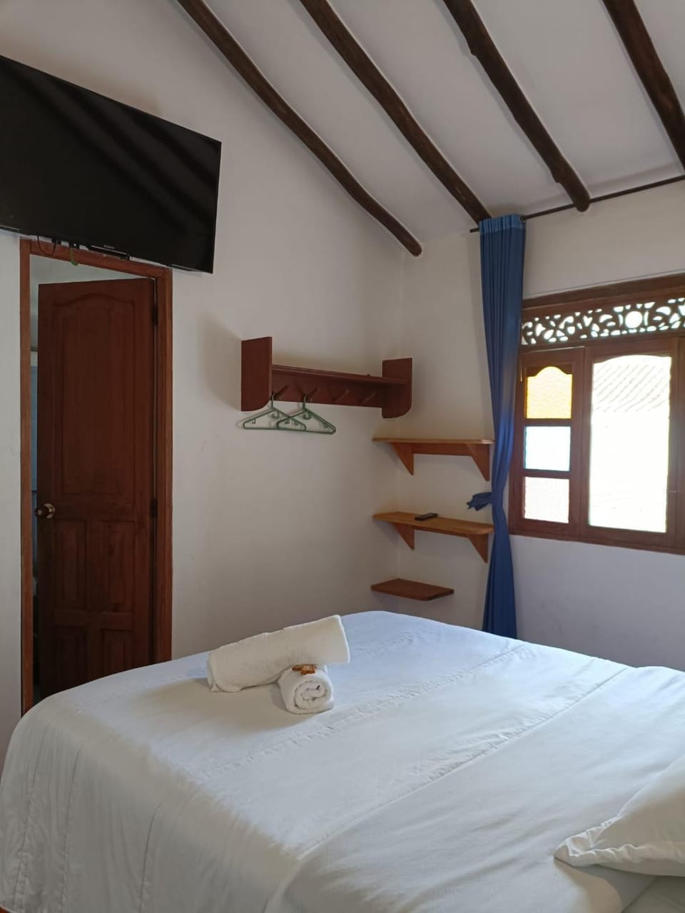 Bed, Photo of the whole room, Bedroom, towels