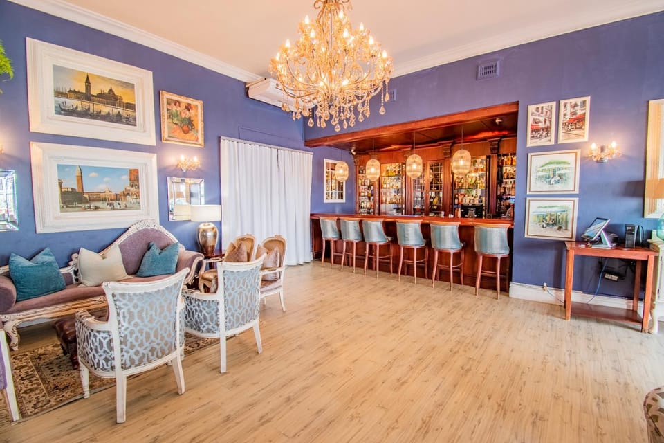 Lounge or bar