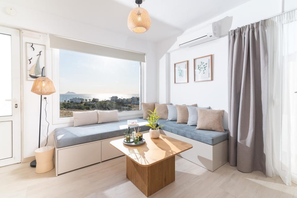 Natural landscape, View (from property/room), Living room, Seating area