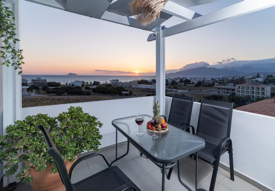 Natural landscape, View (from property/room), Balcony/Terrace, Seating area, Mountain view, Sea view, Sunrise, Sunset