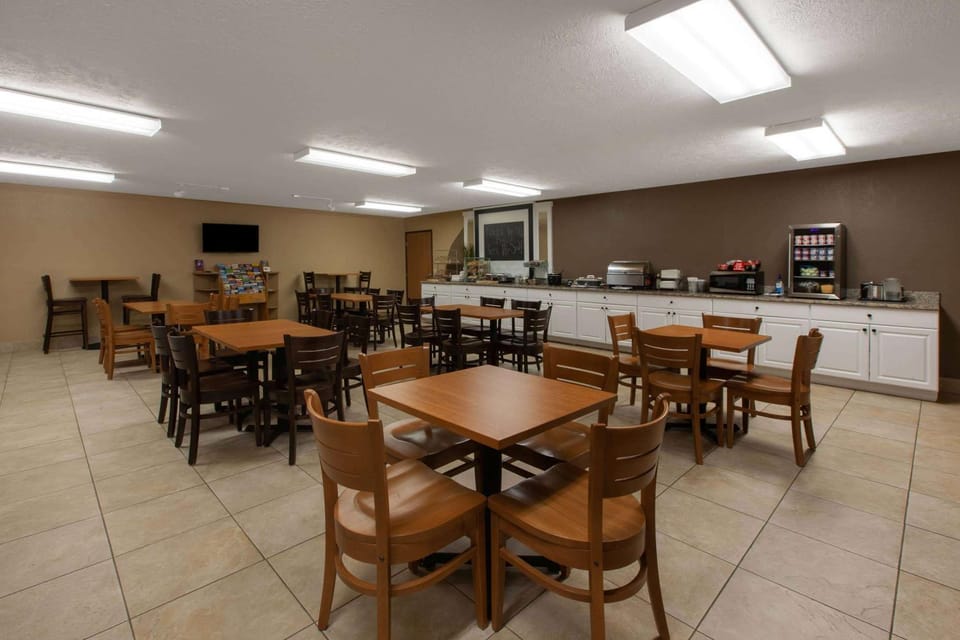 Restaurant/places to eat, Dining area, On site, Breakfast