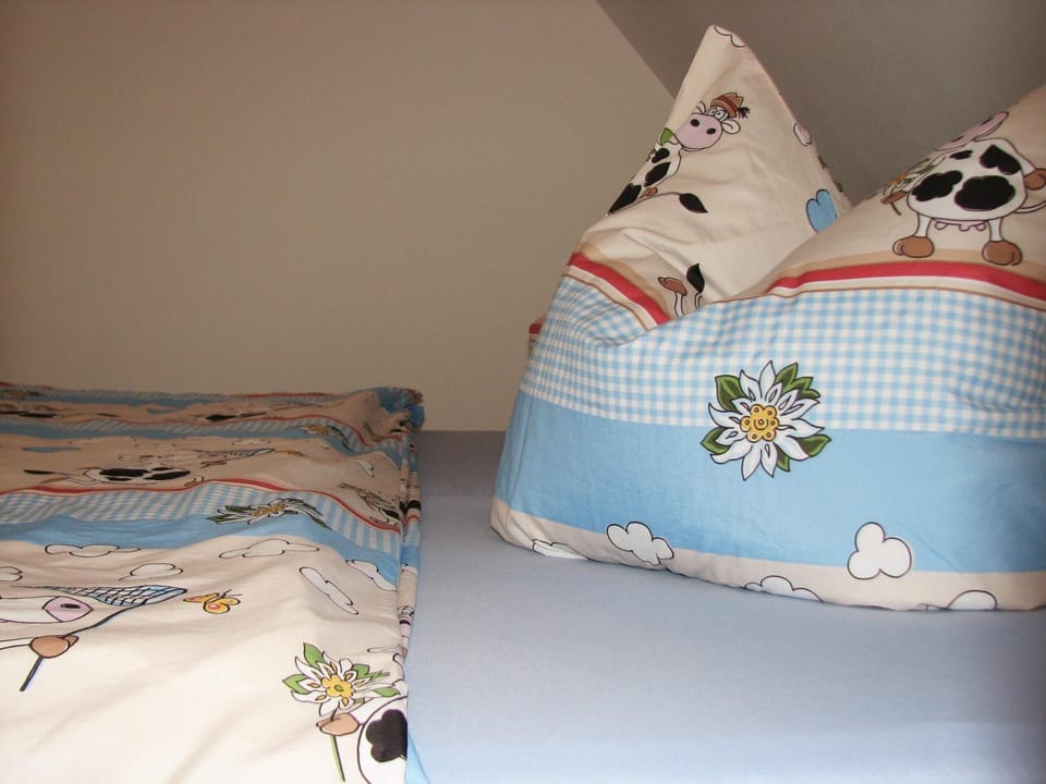 Bed, Photo of the whole room, Decorative detail, Bedroom