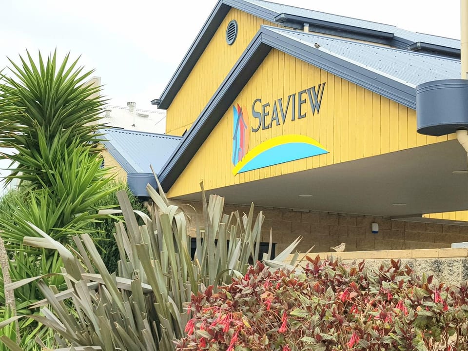 Property building, Facade/entrance, Property logo or sign