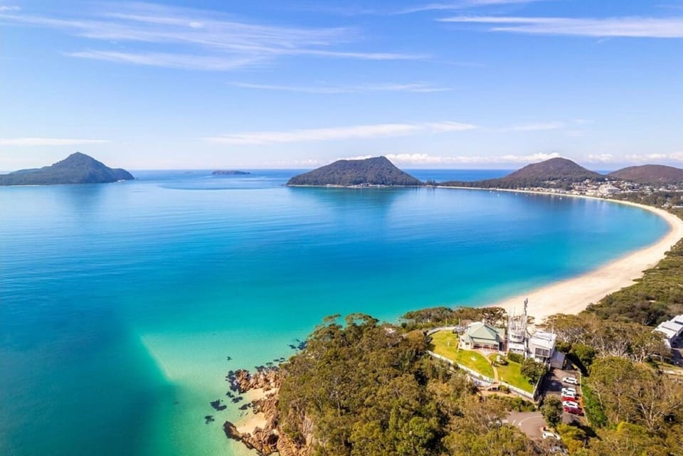 Promenade 12, 8 Intrepid Cl - fantastic waterfront unit with air con and Wifi Apartment in Shoal Bay