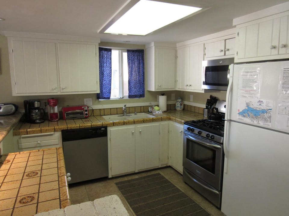 dishwasher, oven, pet friendly, stove, toaster, kitchen