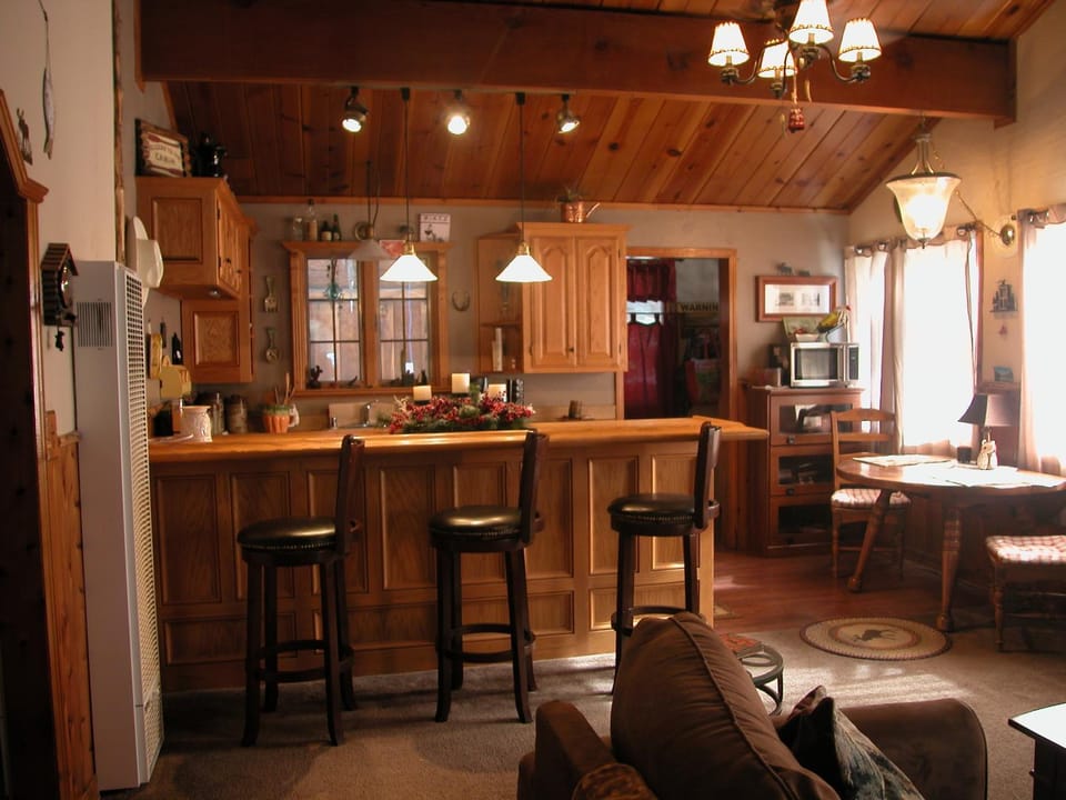 Kitchen or kitchenette, Seating area, Dining area