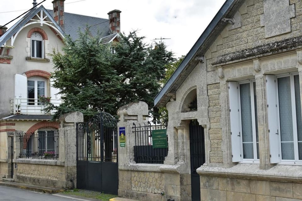 Property building, Neighbourhood