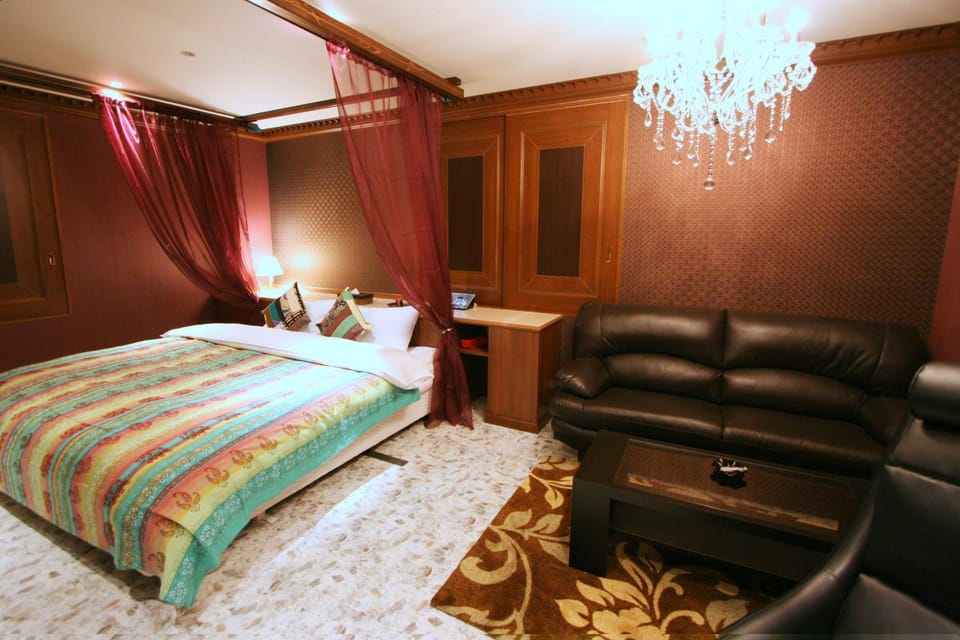Seating area, Bedroom