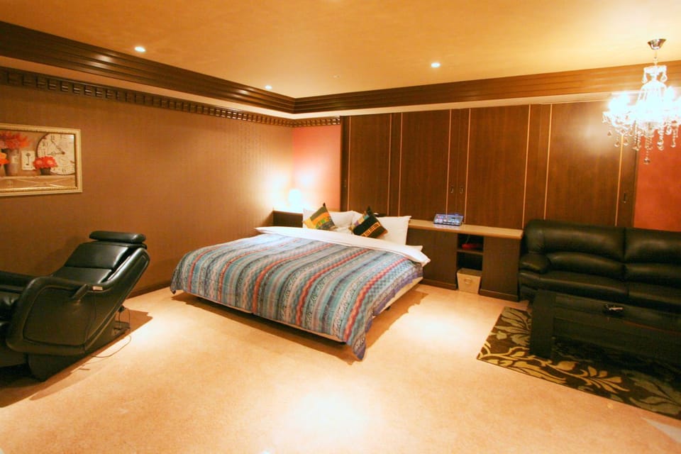 Seating area, Bedroom