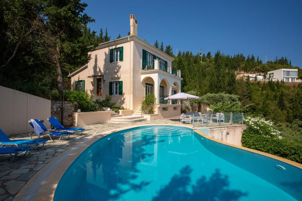 Property building, Garden view, Swimming pool, sunbed