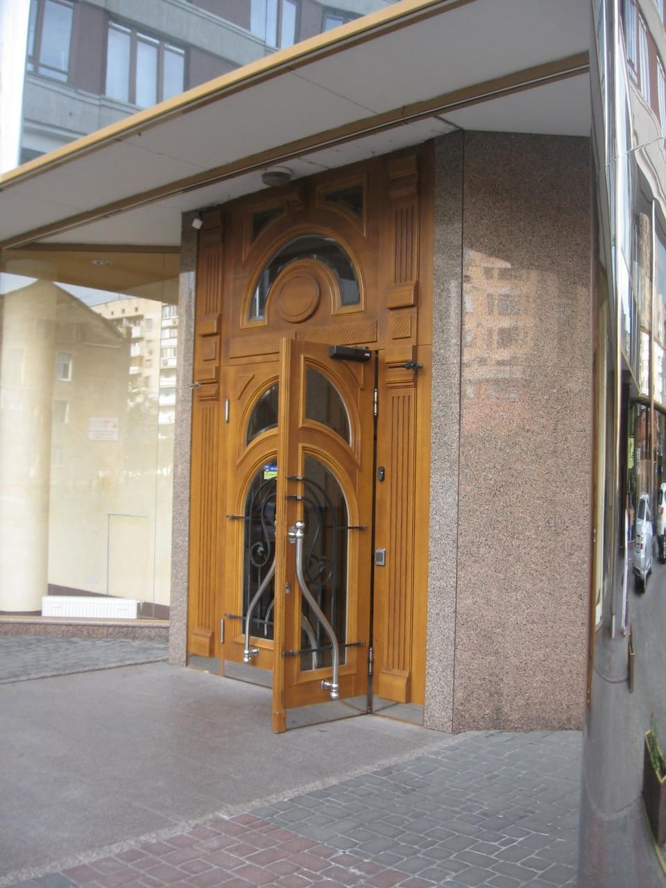 Facade/entrance