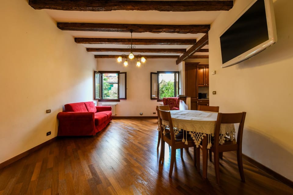 Living room, Dining area