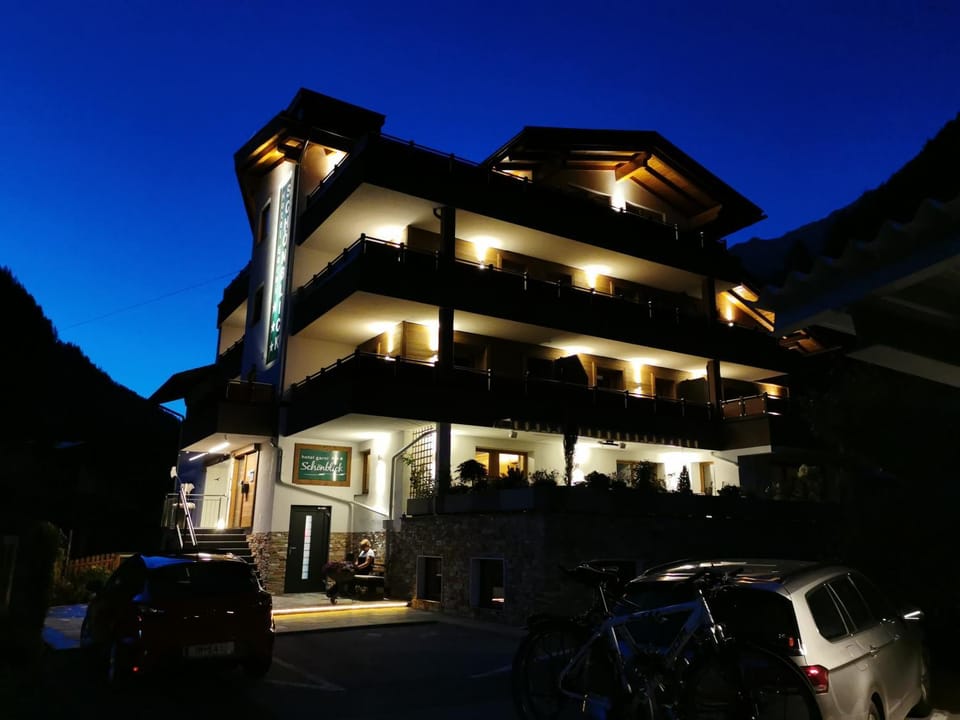 Property building, Facade/entrance, Night