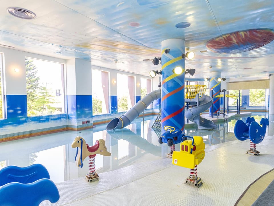 Swimming pool, young children