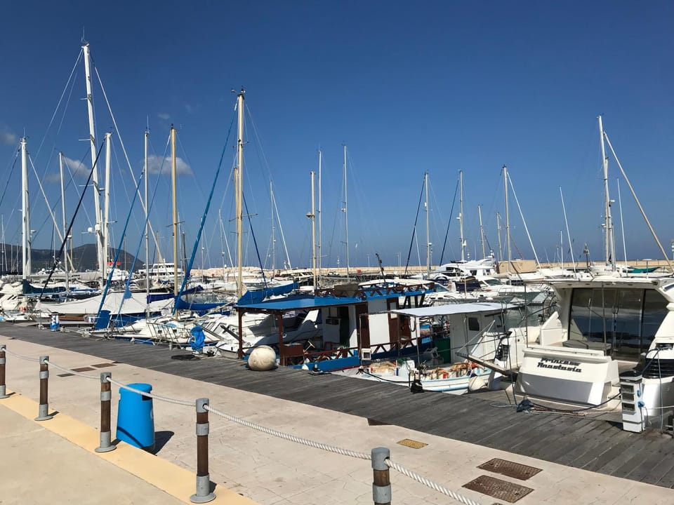 Neighbourhood, Sea view