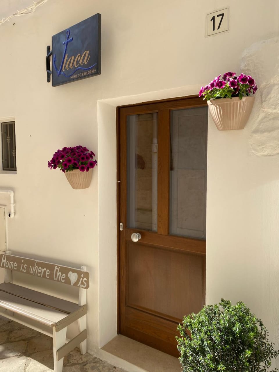 Facade/entrance