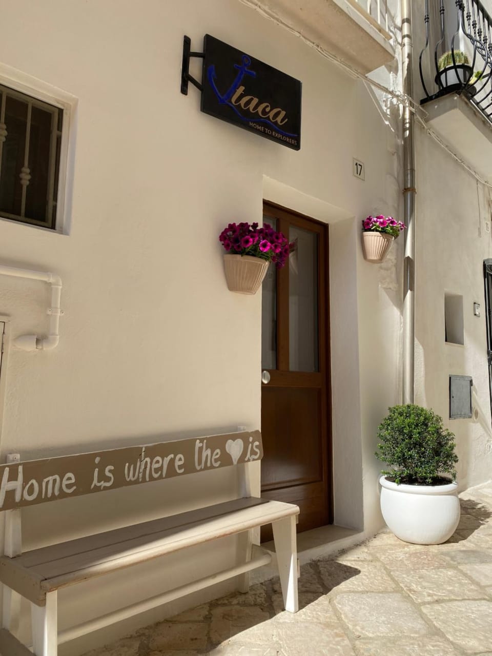 Facade/entrance, Property logo or sign, Lobby or reception, Certificate/Award