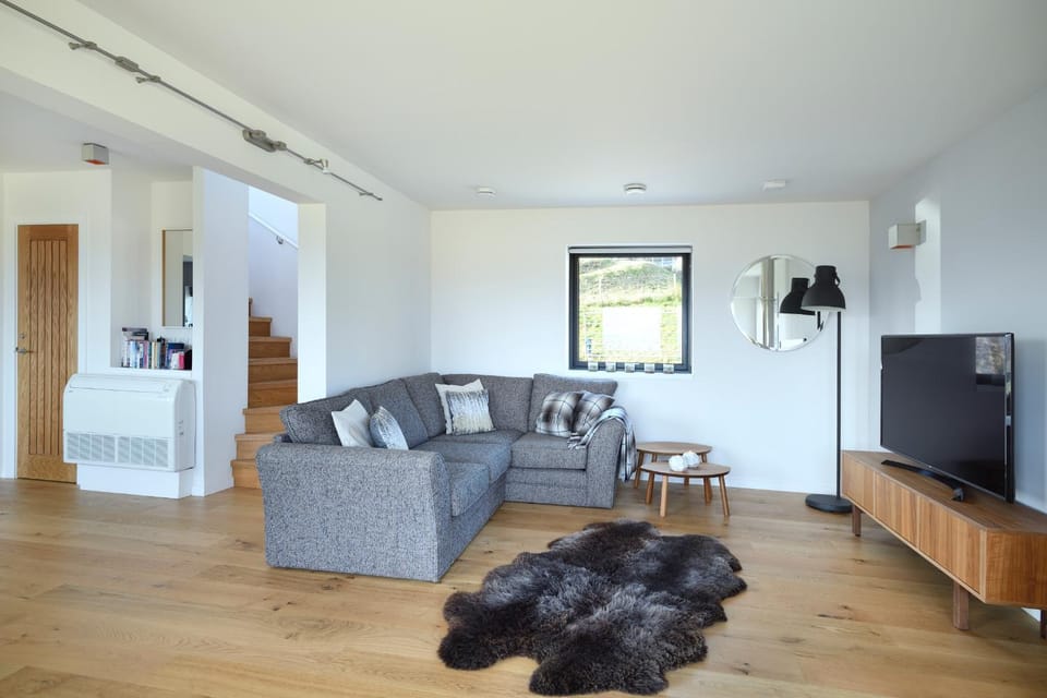 Communal lounge/ TV room, TV and multimedia, Seating area, Evening entertainment