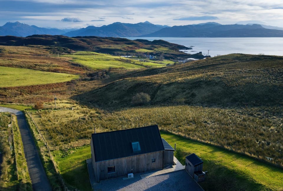 Property building, Natural landscape, Bird's eye view, Mountain view, Sea view