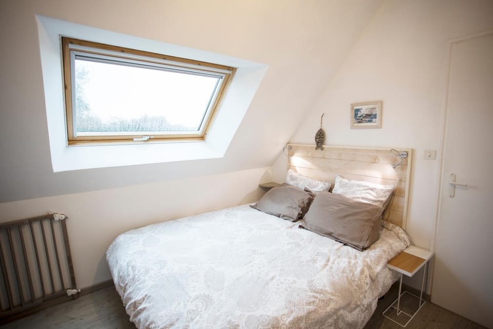 Spring, Bed, Day, Winter, Summer, Photo of the whole room, Decorative detail, Decorative detail, Bedroom, Autumn, Garden view, Garden view, cot, Family, Family, Quiet street view