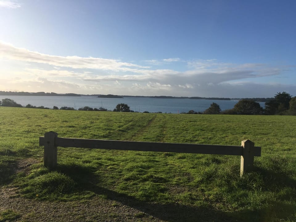 Nearby landmark, People, Neighbourhood, Natural landscape, Fitness centre/facilities, Hiking, Pets, Family