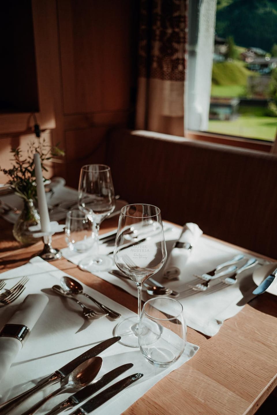 Restaurant/places to eat, Food and drinks, Dining area