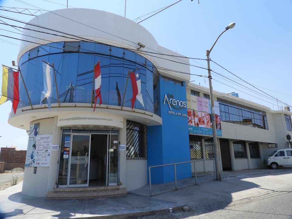Facade/entrance
