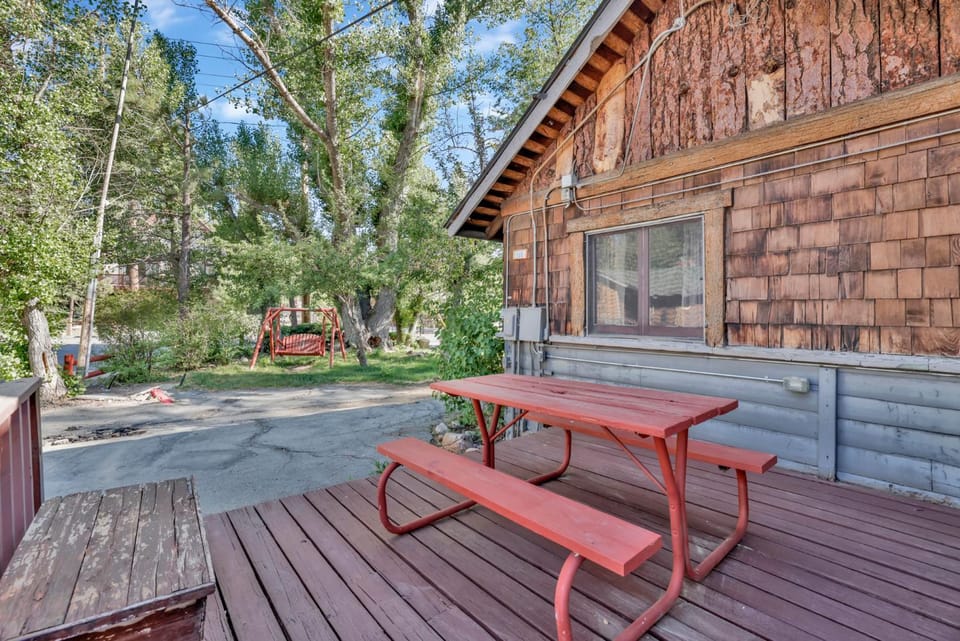 Lodge House-Family Cabin with Pool Table by Big Bear Vacations Cabin in Big Bear