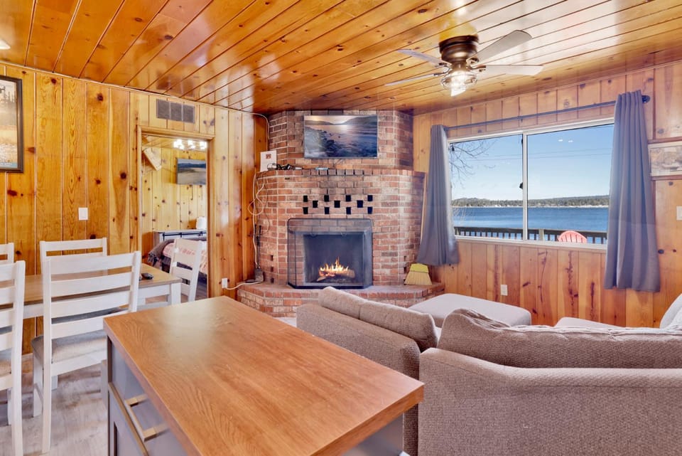 TV and multimedia, Living room, Seating area, Dining area, Lake view, Lake view