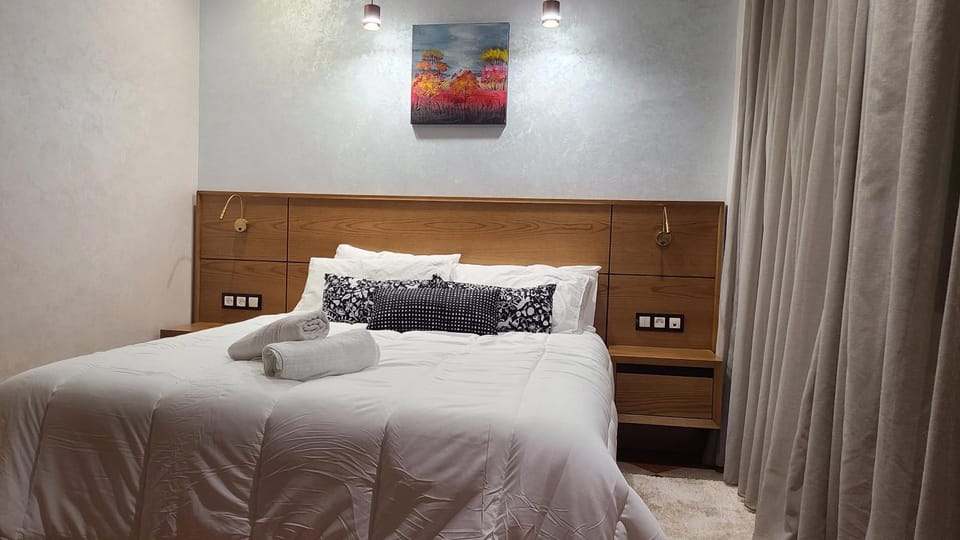 Photo of the whole room, Bedroom