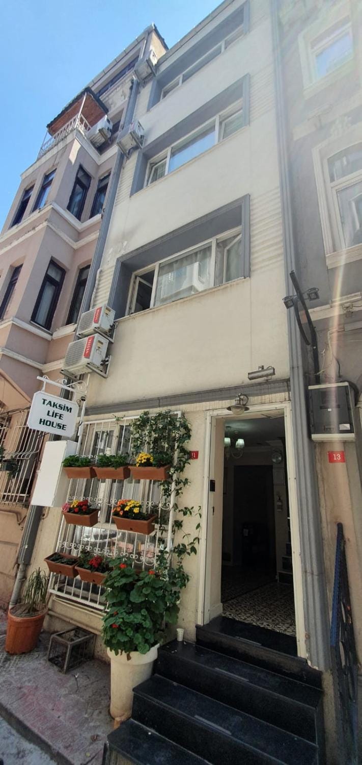 Property building, Facade/entrance