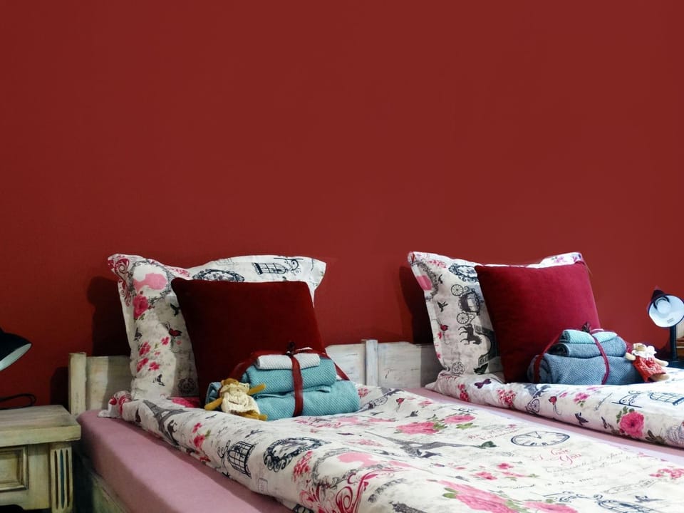 Bed, Seating area, Bedroom