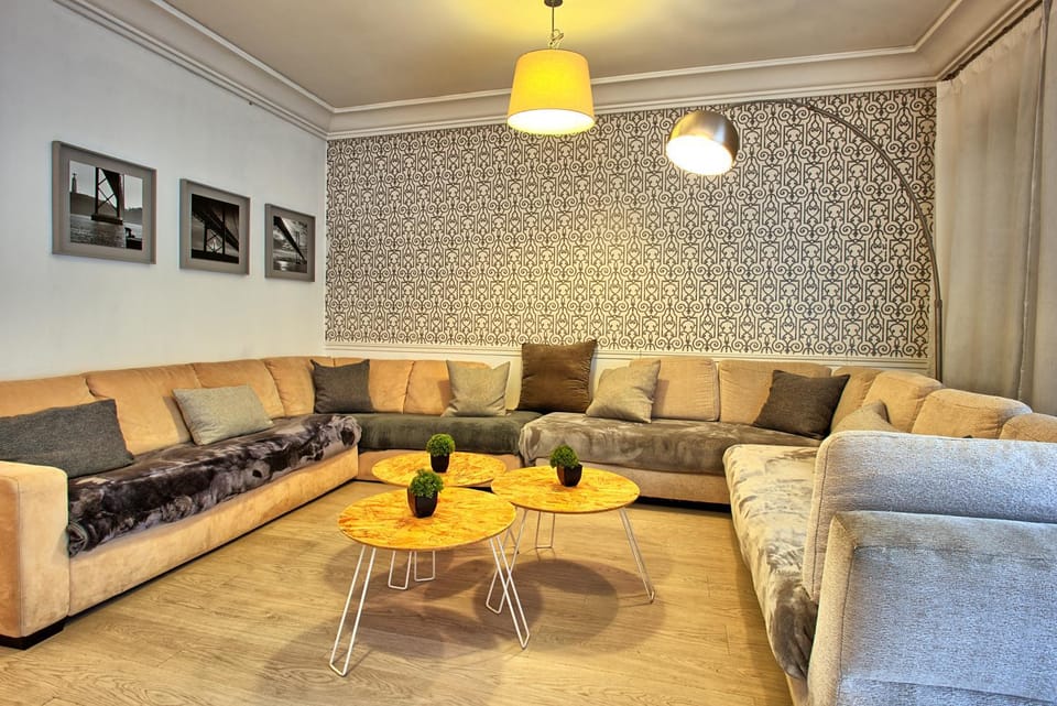 TV and multimedia, Living room, Seating area