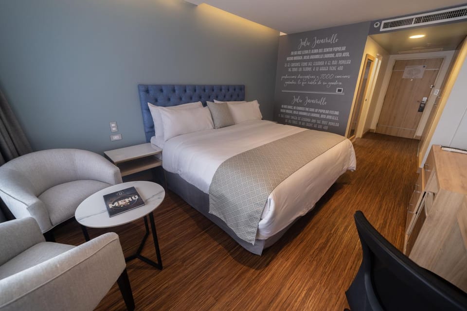 Bed, Seating area, Bedroom